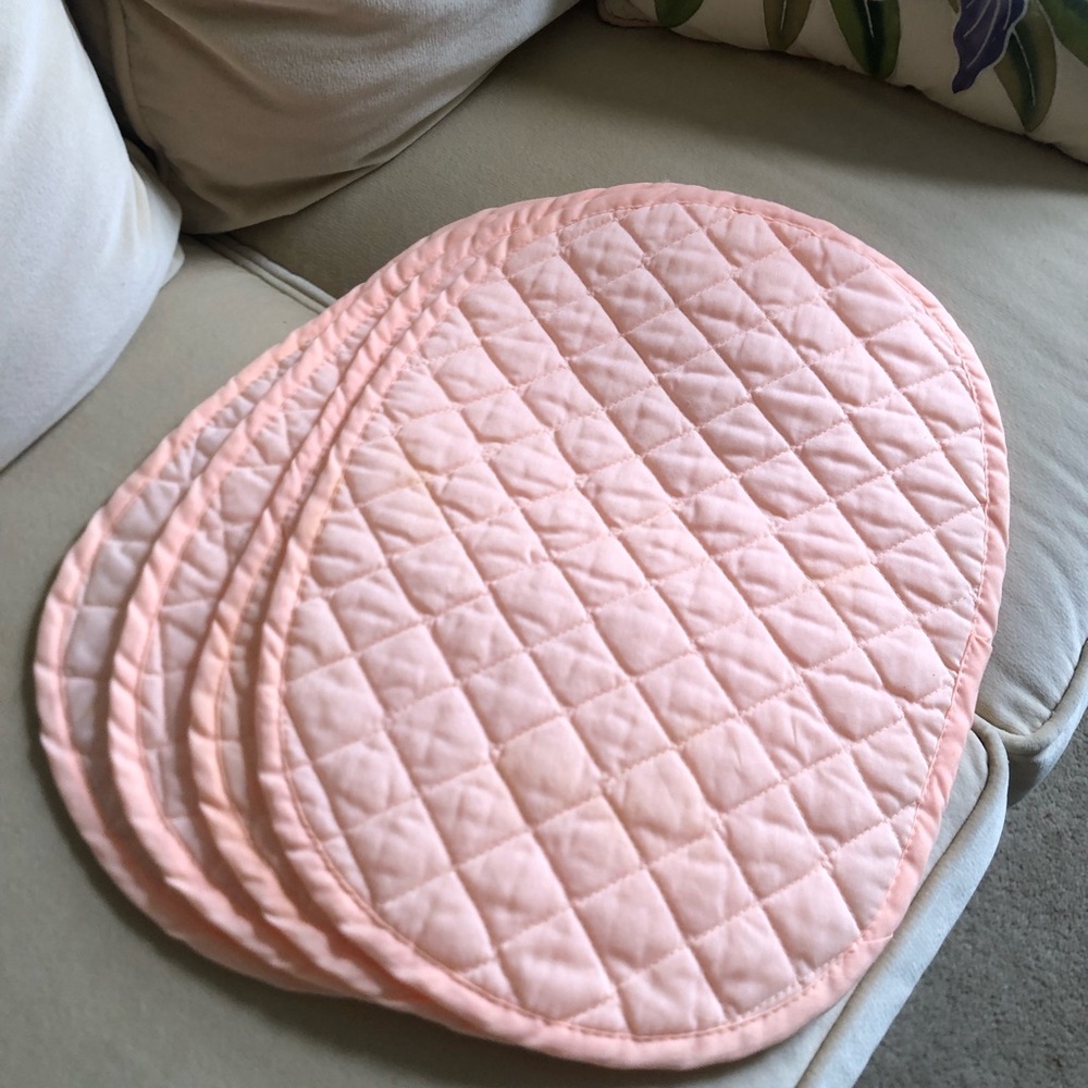 Set of 4 Vintage Quilted Placemats - Soft Pink Oval Dining Linens